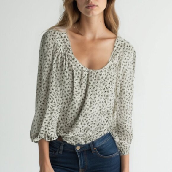 ❤️Old navy Floral Cream Women's Top M - Picture 1 of 10